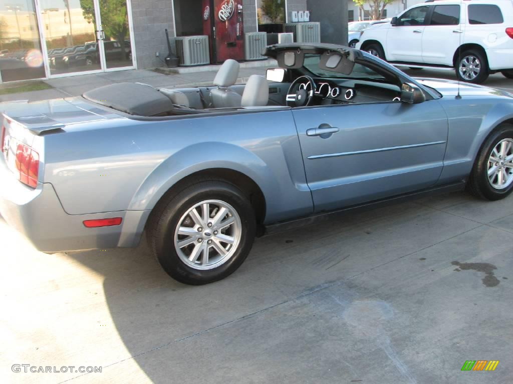 2007 Mustang V6 Premium Convertible - Windveil Blue Metallic / Light Graphite photo #11