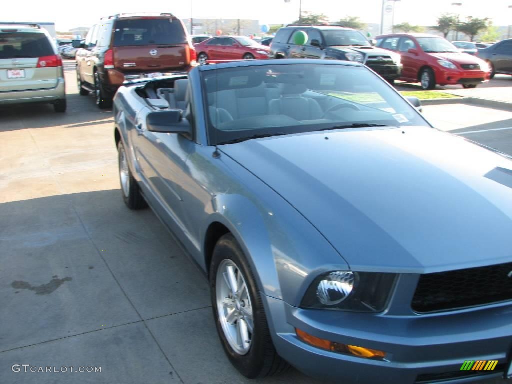 2007 Mustang V6 Premium Convertible - Windveil Blue Metallic / Light Graphite photo #12