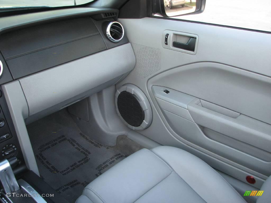 2007 Mustang V6 Premium Convertible - Windveil Blue Metallic / Light Graphite photo #15