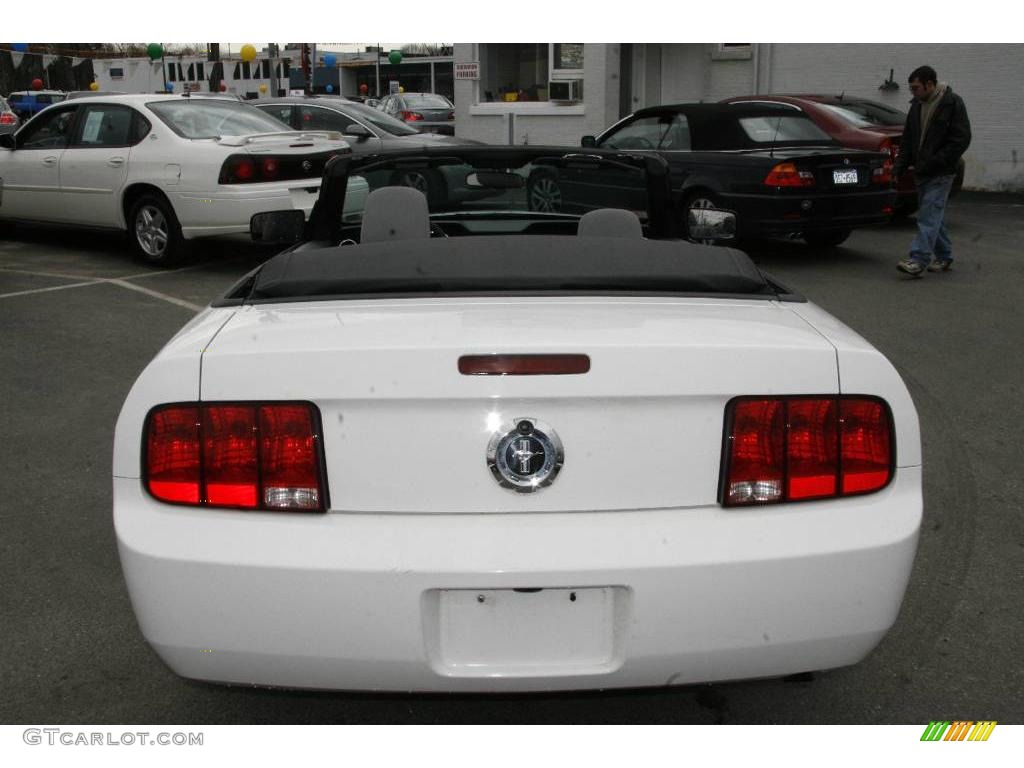2007 Mustang V6 Deluxe Convertible - Performance White / Light Graphite photo #6