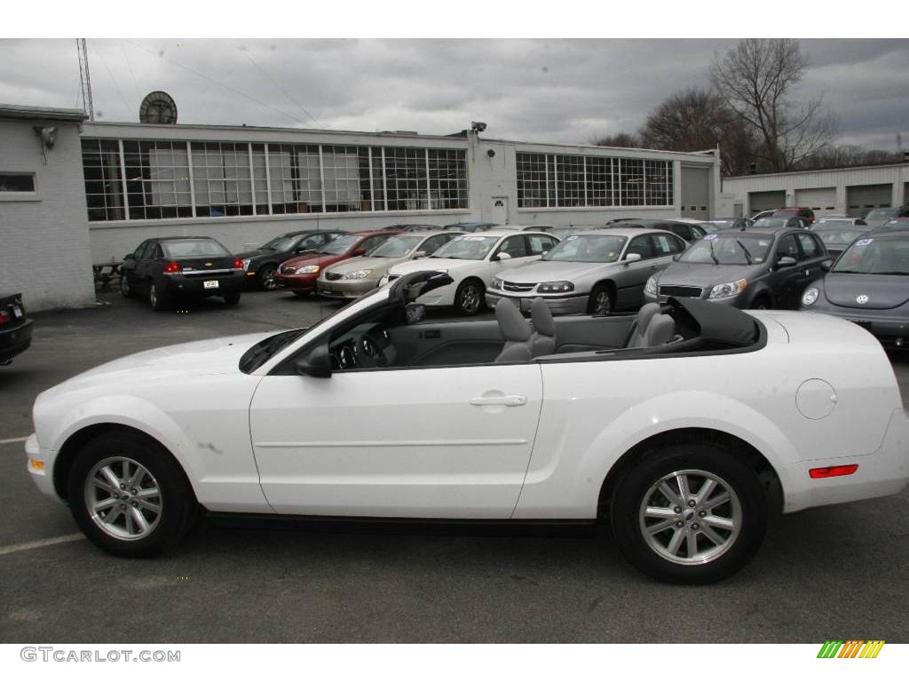2007 Mustang V6 Deluxe Convertible - Performance White / Light Graphite photo #8