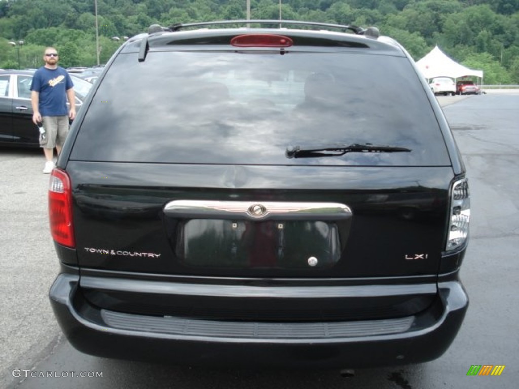 2003 Town & Country LXi - Brilliant Black Pearl / Taupe photo #5