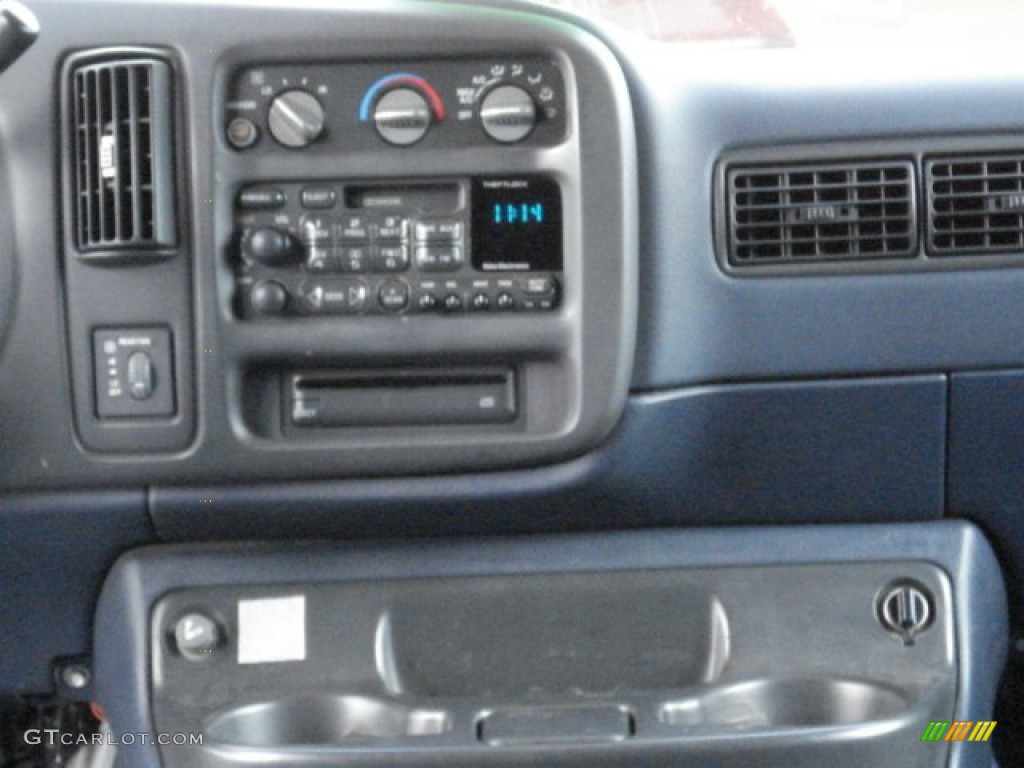 1997 Chevy Van G1500 Passenger Conversion - Olympic White / Blue photo #12
