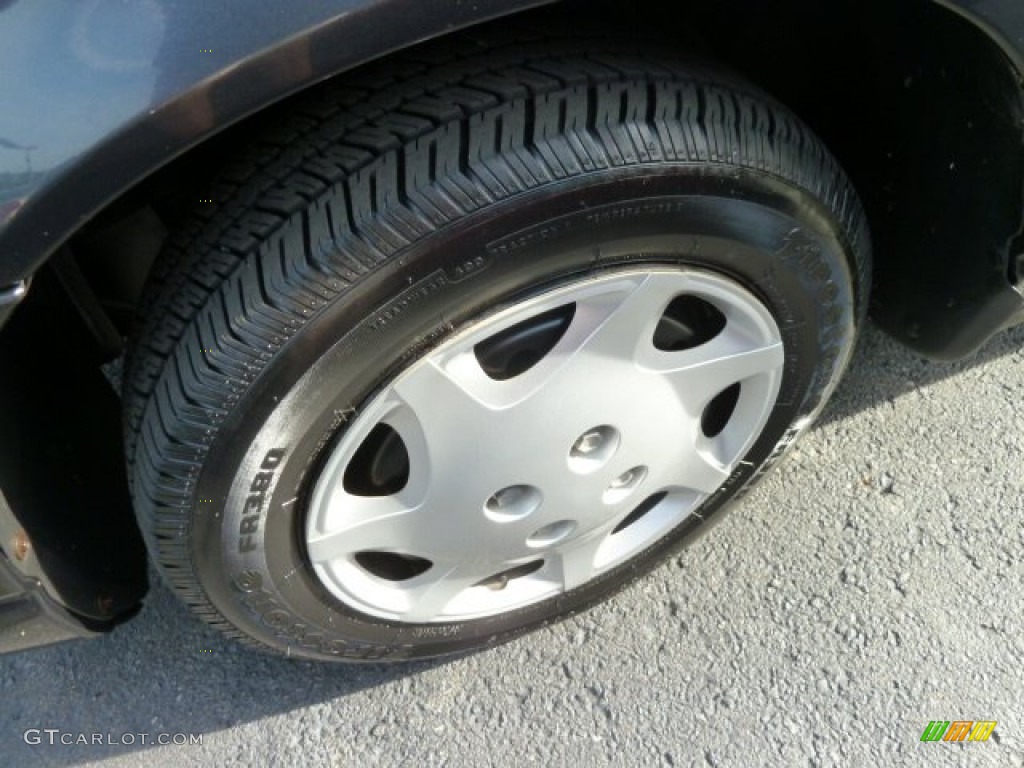 2002 Saturn S Series SL1 Sedan Wheel Photo #67057812