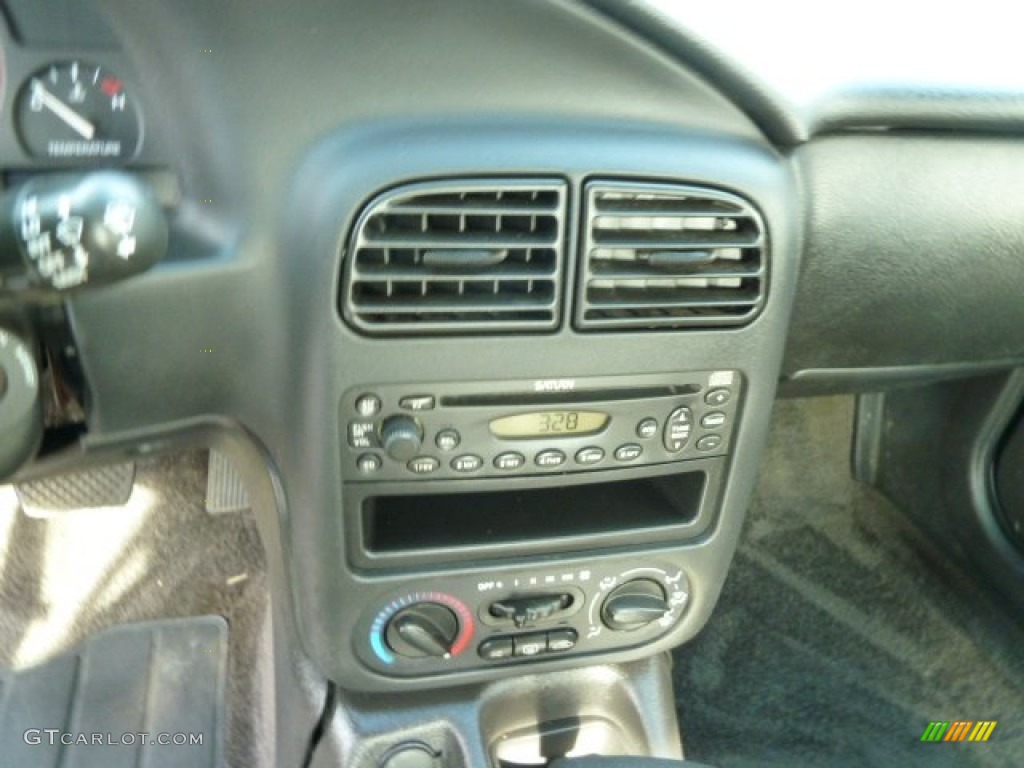 2002 Saturn S Series SL1 Sedan Controls Photo #67057851