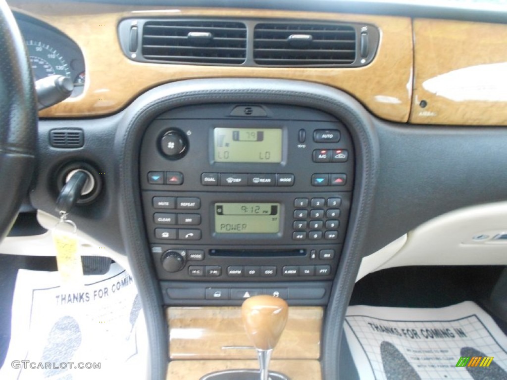 2003 Jaguar S-Type 3.0 Controls Photo #67060338