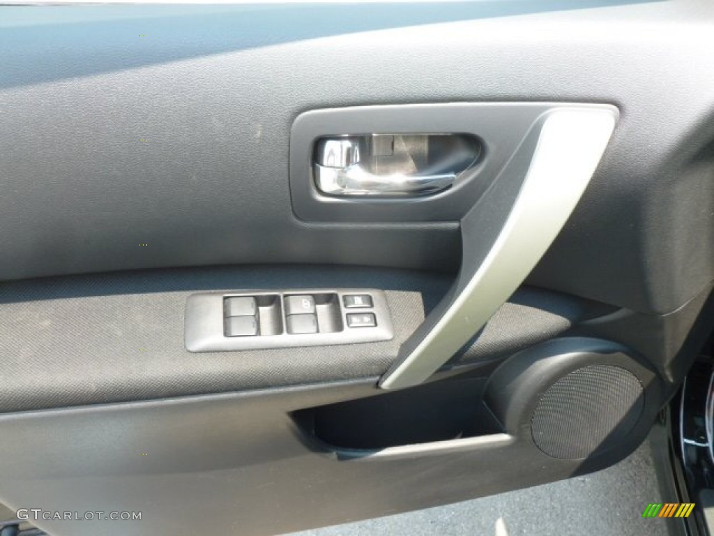 2011 Rogue SV AWD - Wicked Black / Black photo #18