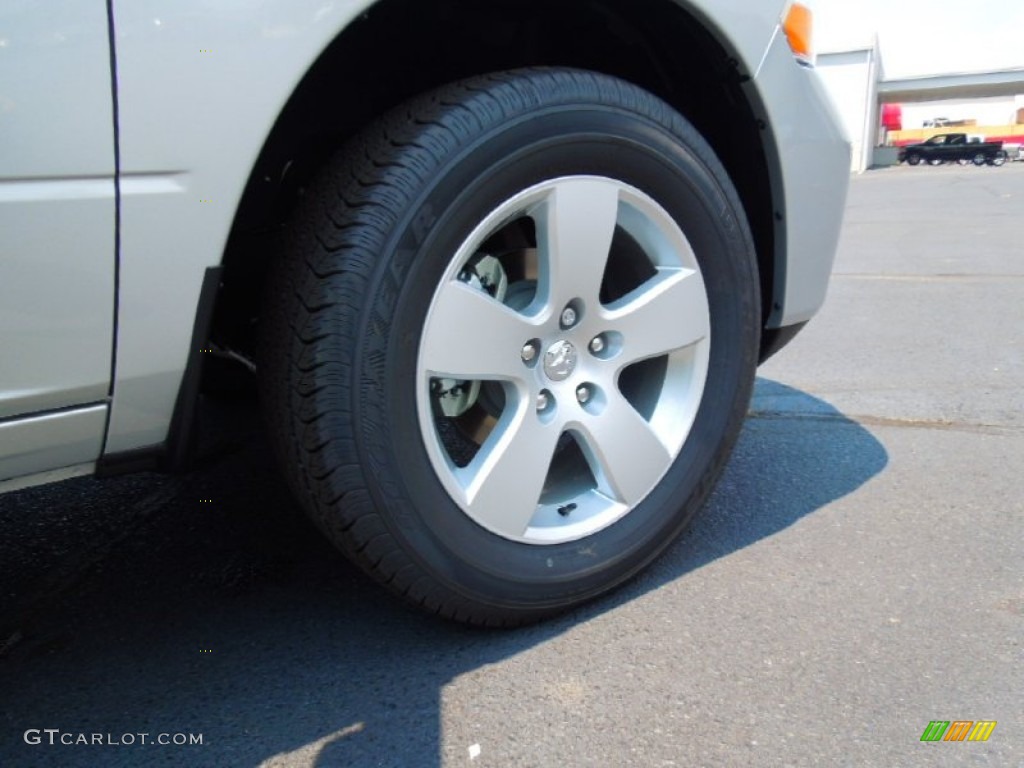 2012 Ram 1500 Express Quad Cab 4x4 - Bright Silver Metallic / Dark Slate Gray/Medium Graystone photo #22