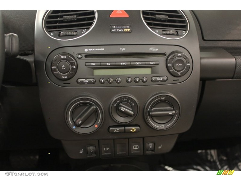 2007 Volkswagen New Beetle Triple White Convertible Controls Photo #67066377