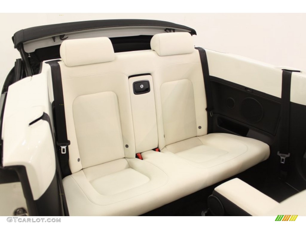 2007 Volkswagen New Beetle Triple White Convertible Rear Seat Photo #67066428