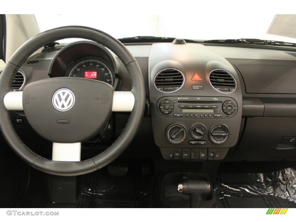 2007 Volkswagen New Beetle Triple White Convertible White Dashboard Photo #67066440