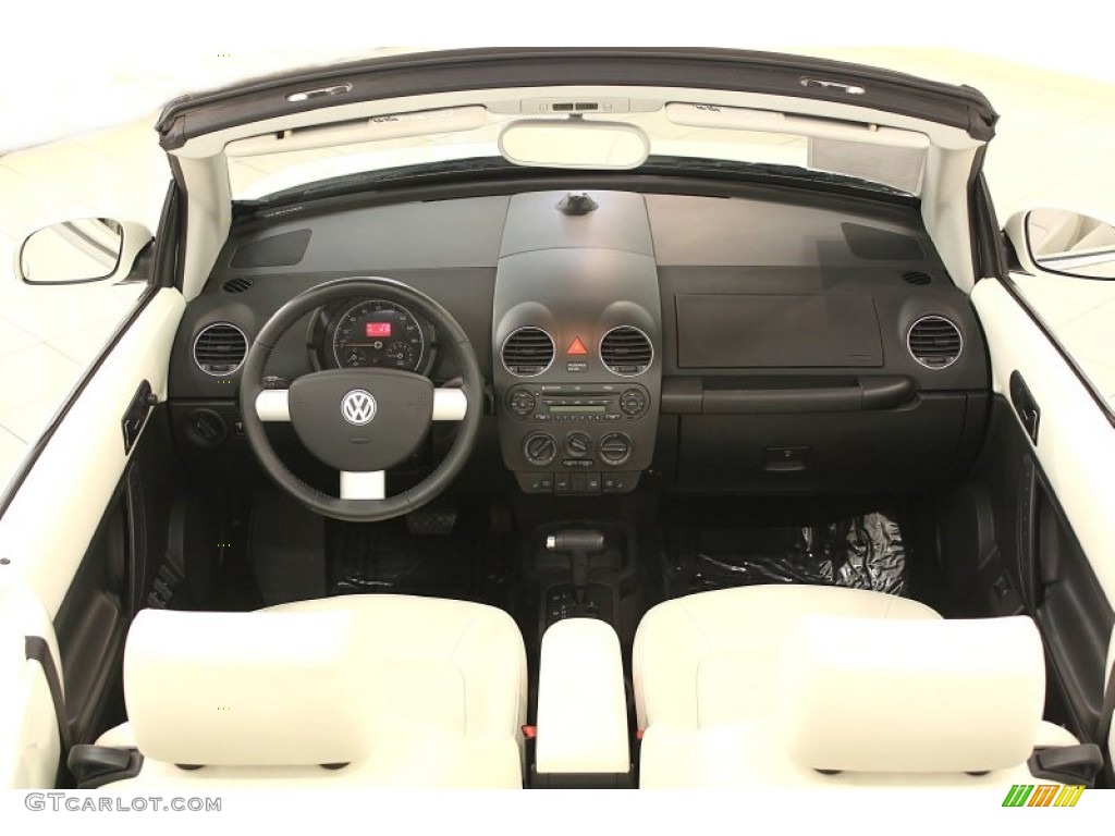 2007 Volkswagen New Beetle Triple White Convertible White Dashboard Photo #67066449