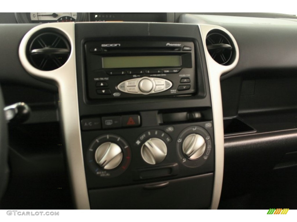 2006 Scion xB Standard xB Model Controls Photo #67066818