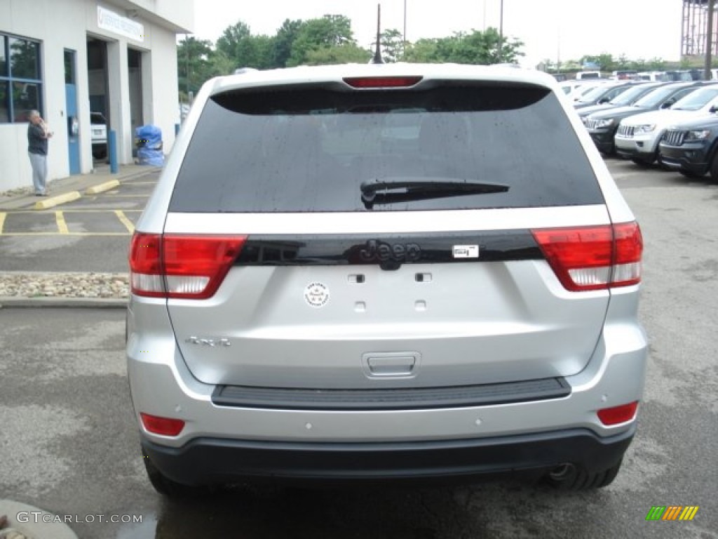 2012 Grand Cherokee Altitude 4x4 - Bright Silver Metallic / Black photo #7