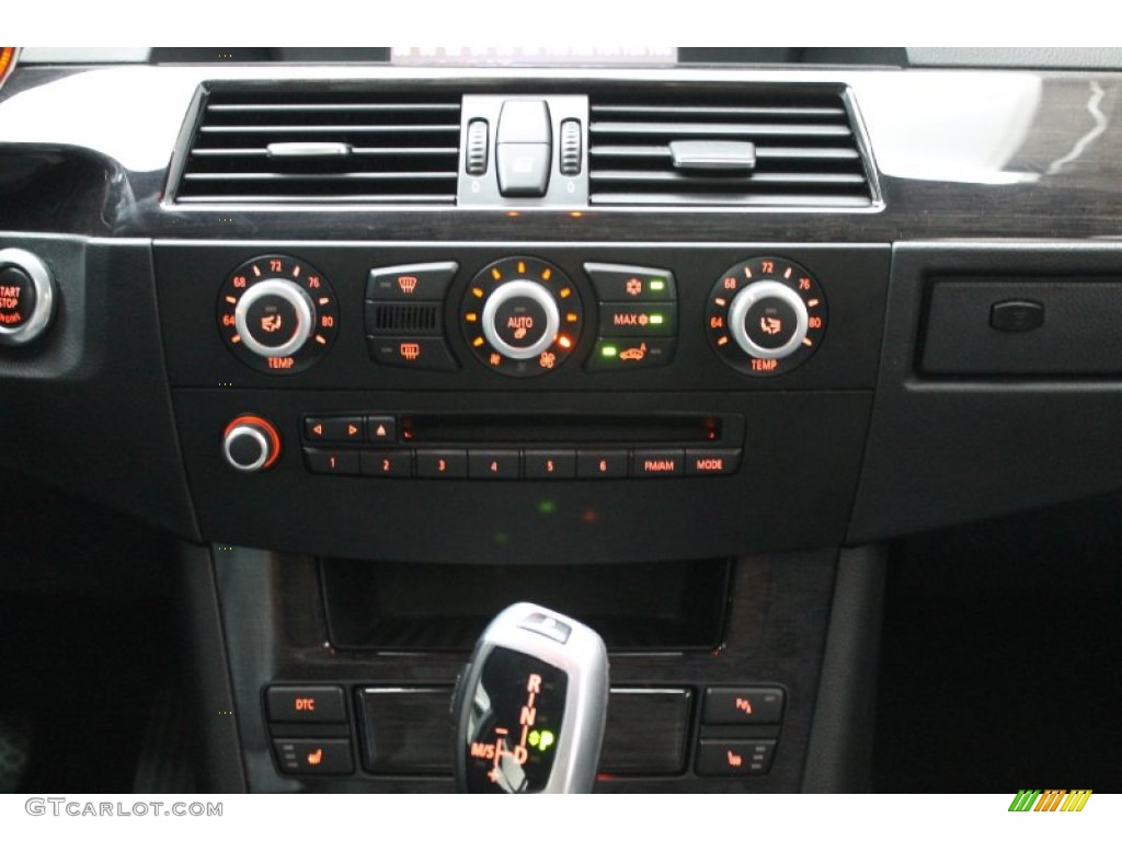 2010 BMW 5 Series 535i xDrive Sports Wagon Controls Photo #67074574