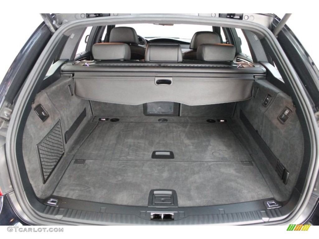 2010 BMW 5 Series 535i xDrive Sports Wagon Trunk Photos