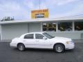 2002 Vibrant White Lincoln Town Car Signature  photo #1