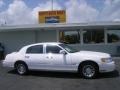 2002 Vibrant White Lincoln Town Car Signature  photo #2