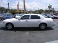 2002 Vibrant White Lincoln Town Car Signature  photo #6