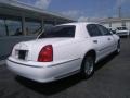 2002 Vibrant White Lincoln Town Car Signature  photo #9