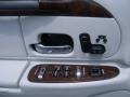 2002 Vibrant White Lincoln Town Car Signature  photo #21