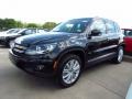 Deep Black Metallic - Tiguan SE Photo No. 1