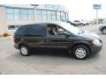 Brilliant Black Crystal Pearl - Caravan SE Photo No. 6