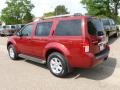 Red Brawn - Pathfinder SE 4x4 Photo No. 6