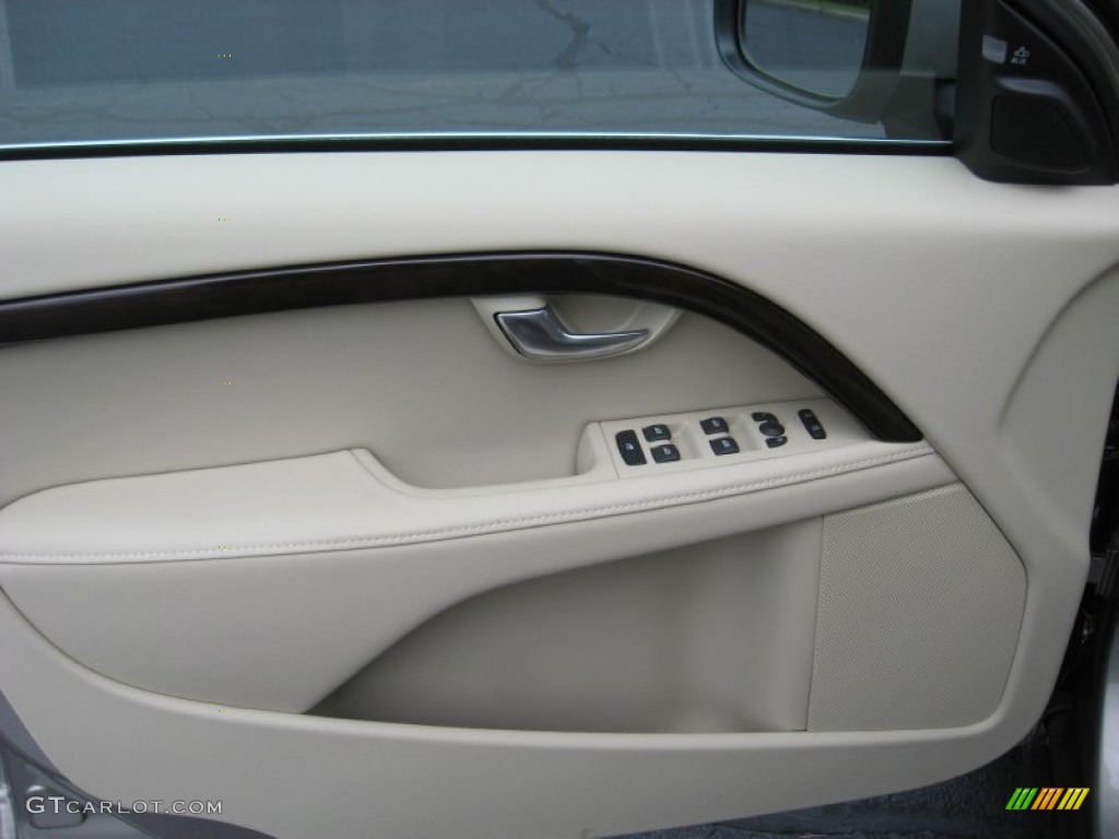 2012 Volvo XC70 3.2 AWD Sandstone Beige Door Panel Photo #67116657