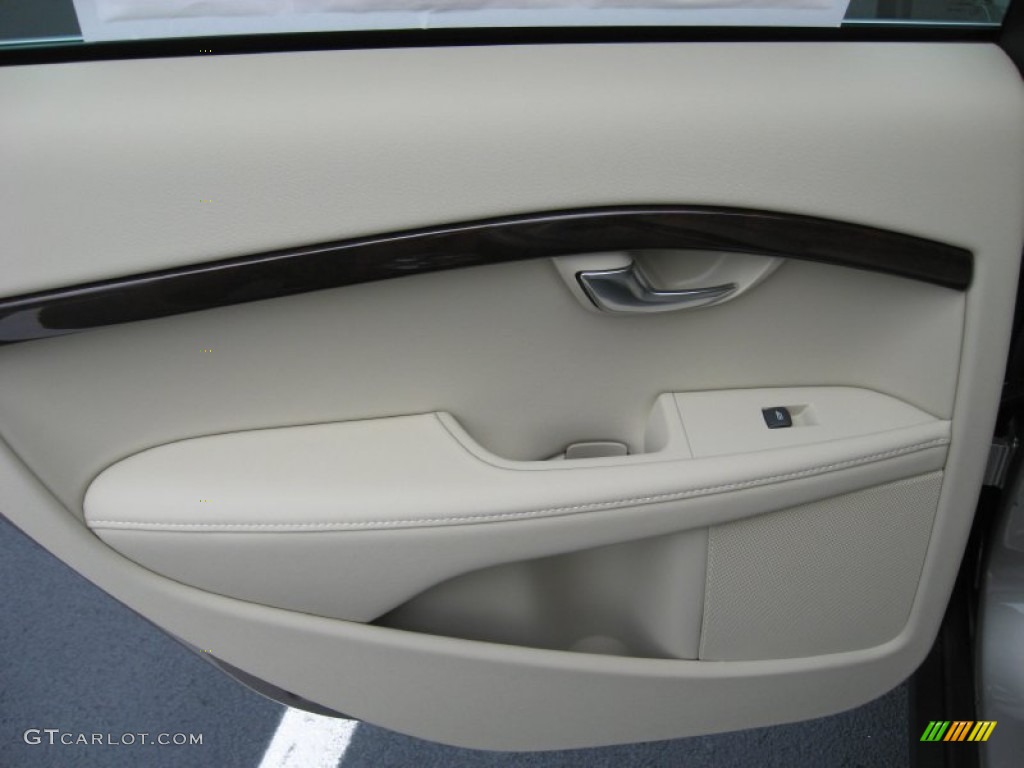 2012 Volvo XC70 3.2 AWD Sandstone Beige Door Panel Photo #67116686