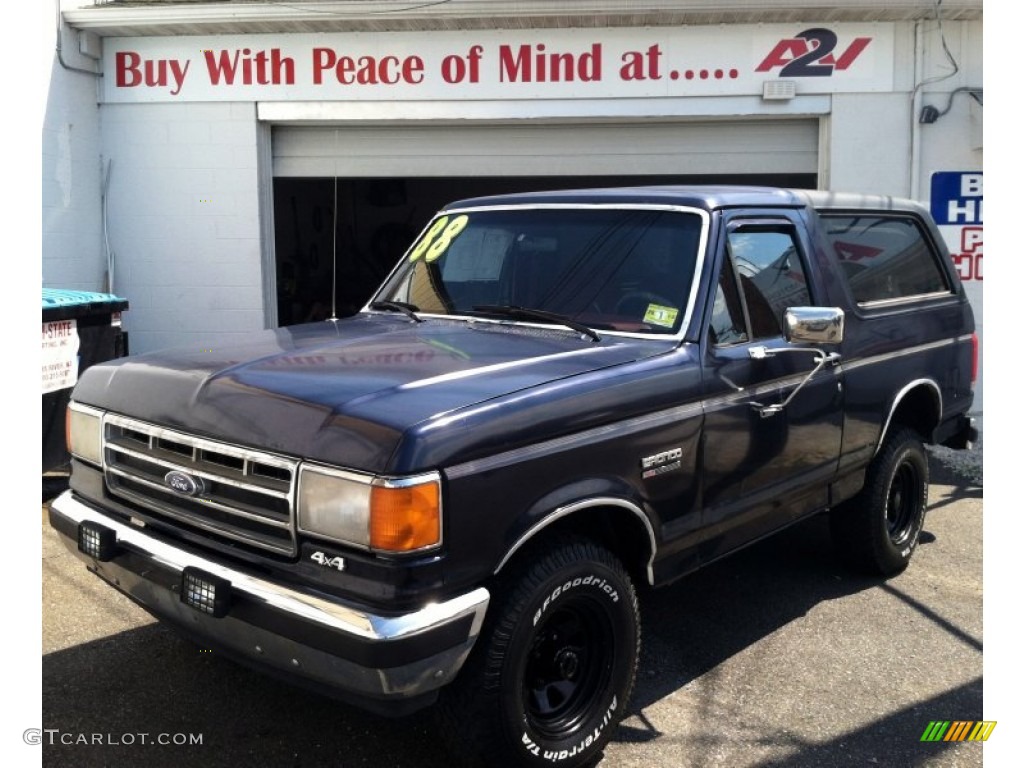 1988 Bronco XLT 4x4 - Dark Shadow Blue Metallic / Red photo #3