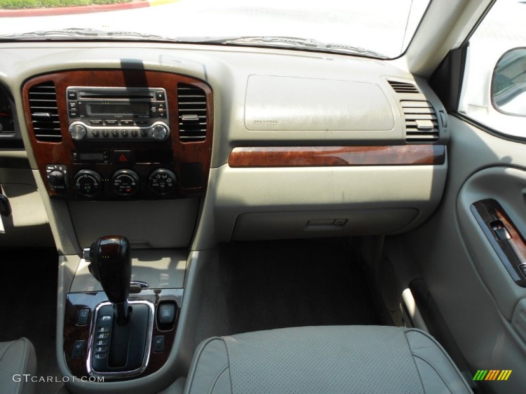 2006 XL7  - White Pearl / Beige photo #21
