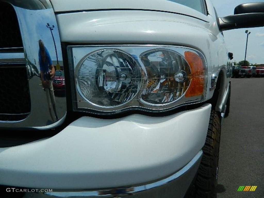 2004 Ram 3500 SLT Quad Cab 4x4 - Bright White / Dark Slate Gray photo #9