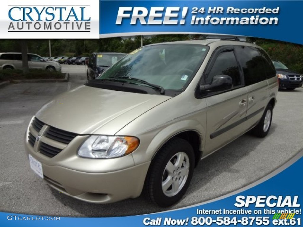 2005 Caravan SXT - Linen Gold Metallic / Dark Khaki/Light Graystone photo #1
