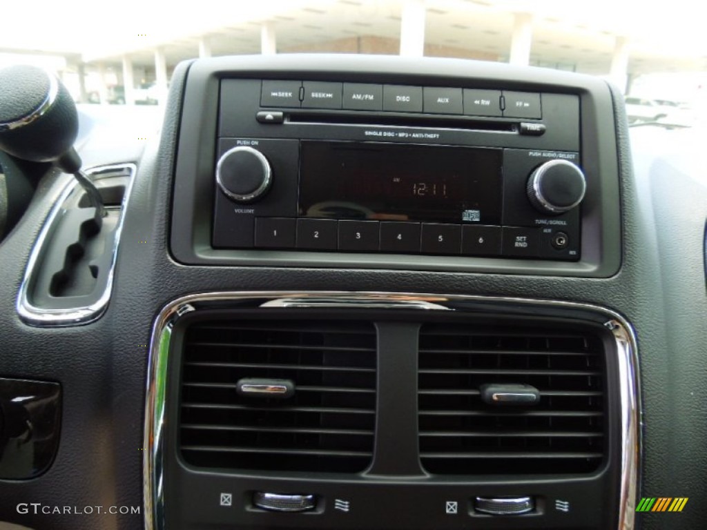 2012 Dodge Grand Caravan SXT Audio System Photos