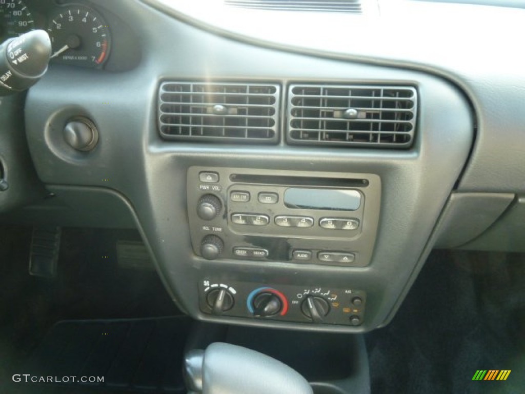 2002 Cavalier Coupe - Ultra Silver Metallic / Graphite photo #13