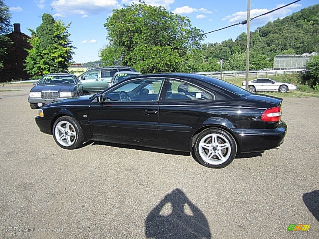 Black Volvo C70