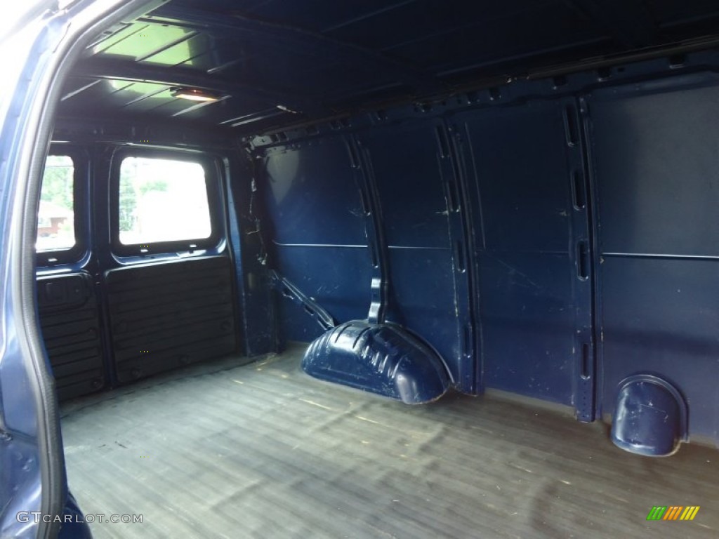 2004 Express 2500 Cargo Van - Indigo Blue Metallic / Medium Dark Pewter photo #14