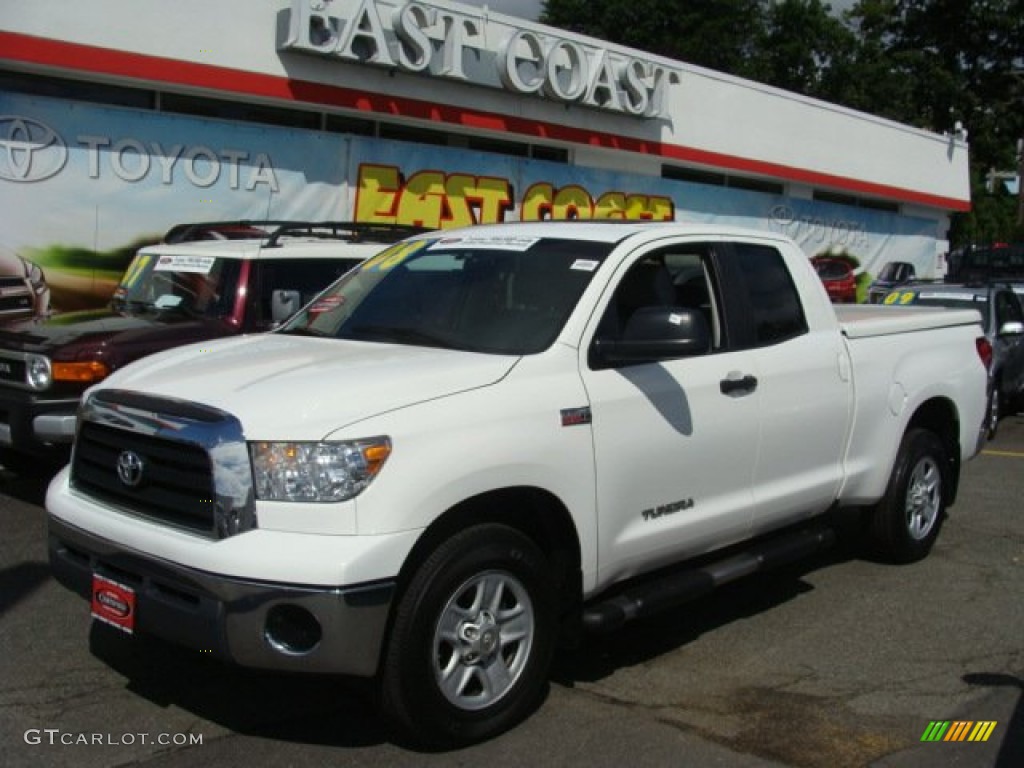 2008 Tundra SR5 Double Cab 4x4 - Super White / Graphite Gray photo #3