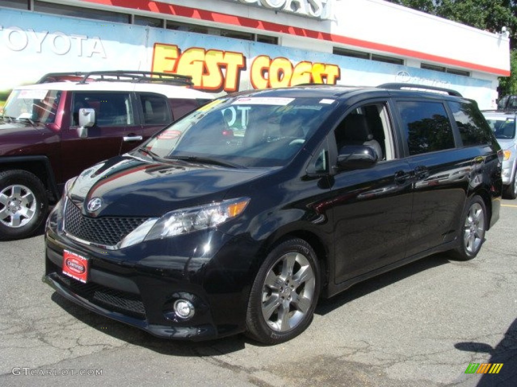 2011 Sienna SE - Black / Dark Charcoal photo #3