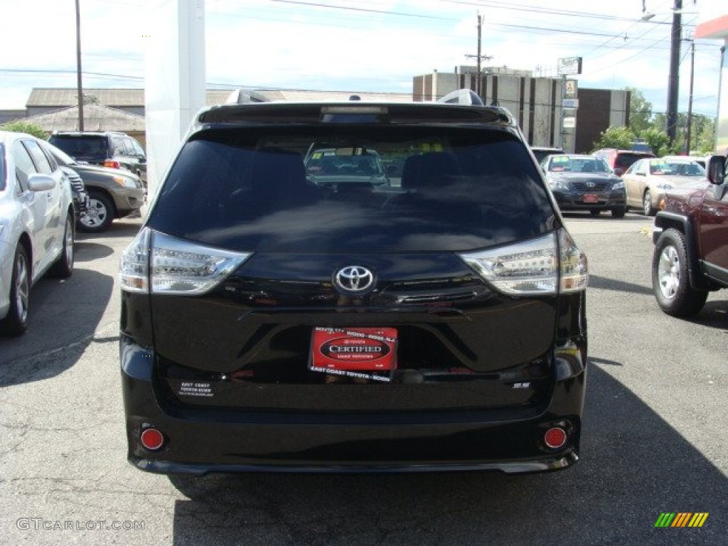 2011 Sienna SE - Black / Dark Charcoal photo #5