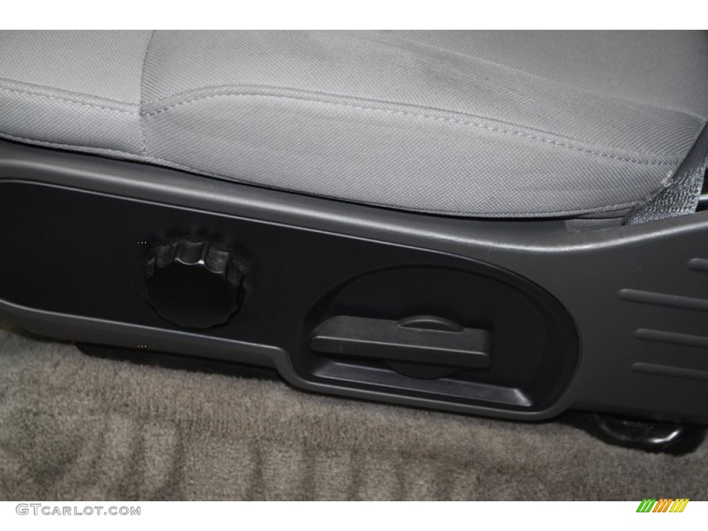 2006 F150 STX Regular Cab - Silver Metallic / Medium Flint photo #14