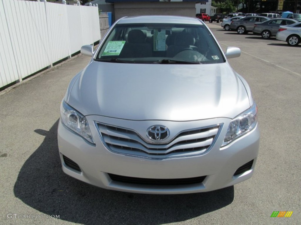 2010 Camry LE - Classic Silver Metallic / Ash Gray photo #3