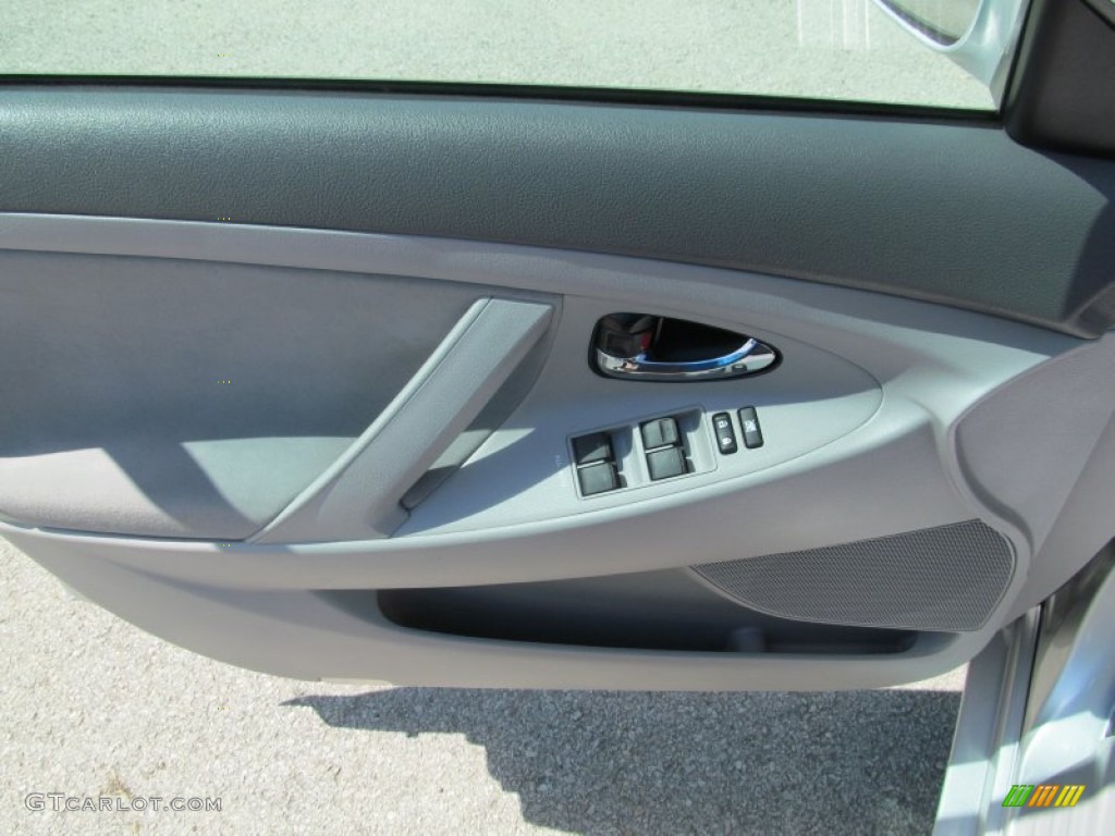 2010 Camry LE - Classic Silver Metallic / Ash Gray photo #9