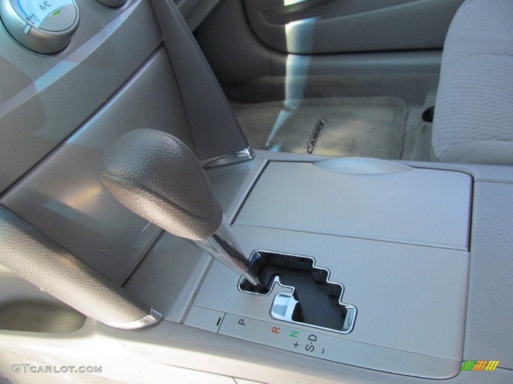 2010 Camry LE - Classic Silver Metallic / Ash Gray photo #12