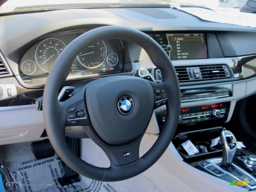 2012 BMW 5 Series 550i Sedan Oyster/Black Steering Wheel Photo #67163780