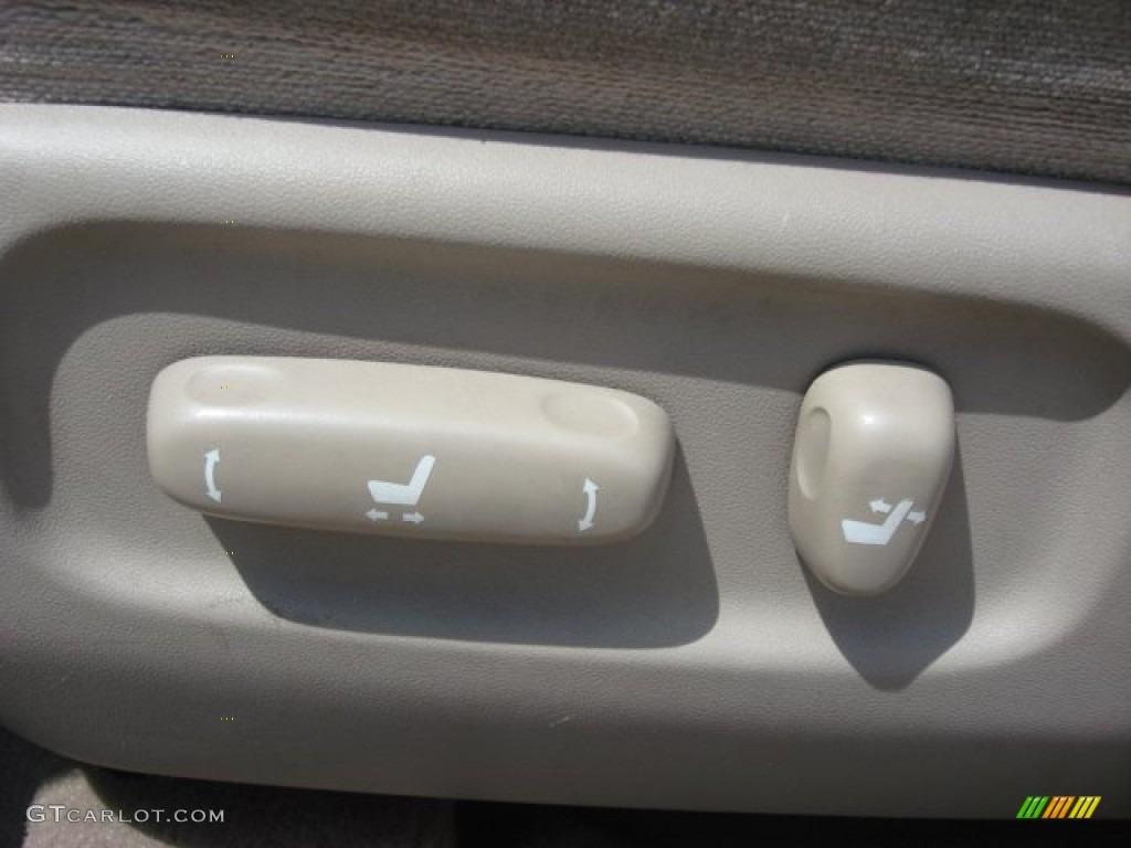 2004 Camry XLE - Black / Taupe photo #12