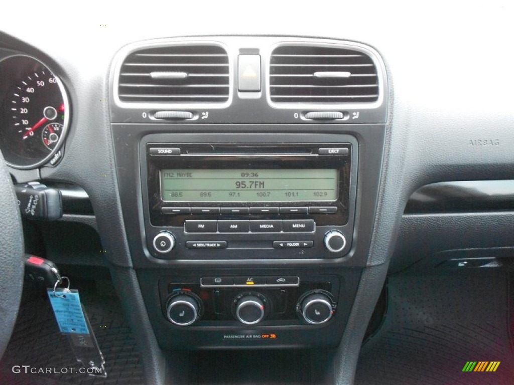 2011 Volkswagen Jetta S SportWagen Audio System Photos