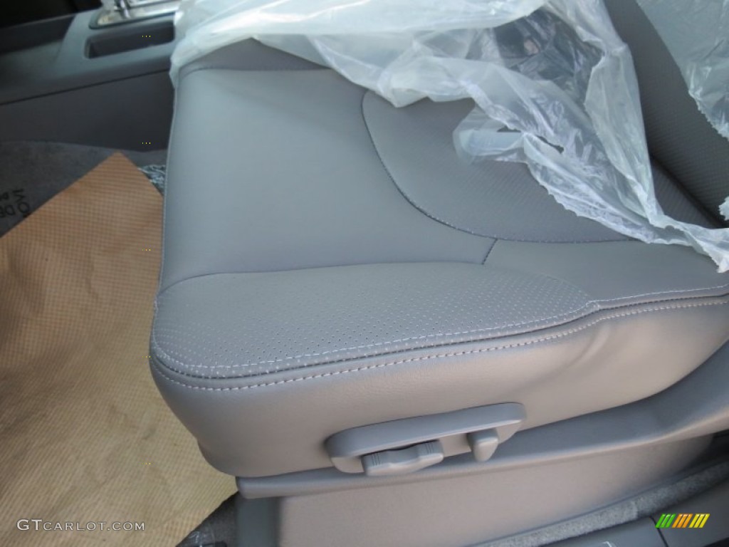 2012 Nissan Frontier SL Crew Cab Front Seat Photos