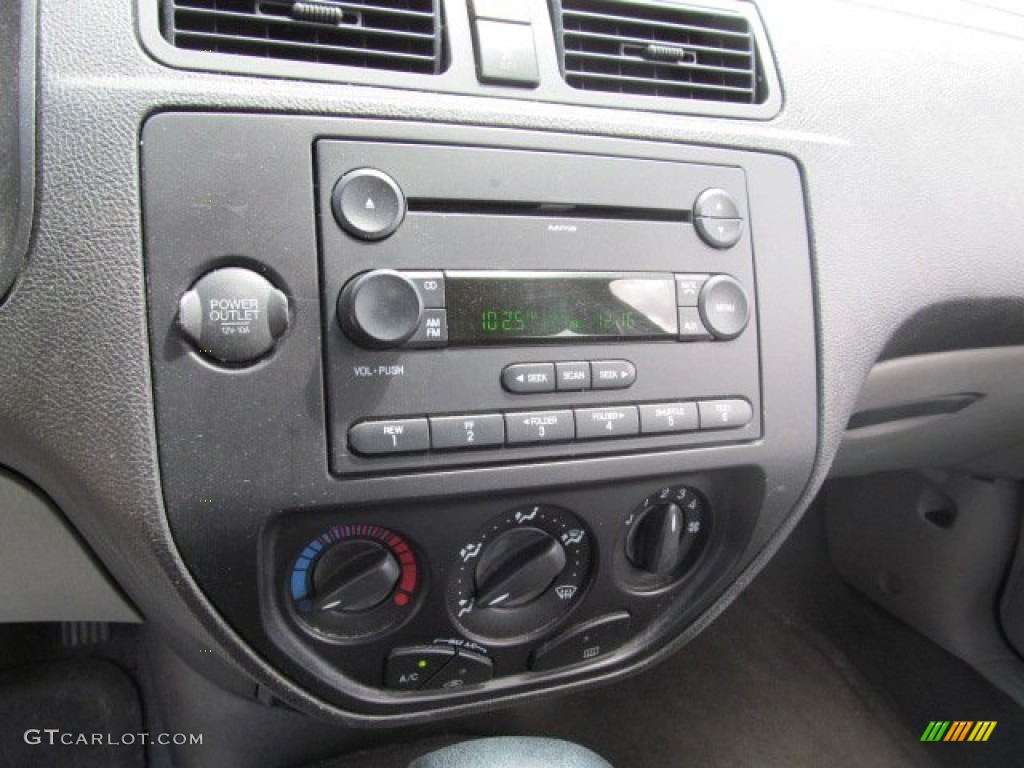 2006 Ford Focus ZX4 SE Sedan Audio System Photo #67181207